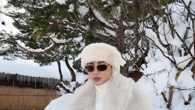 5 Penampilan Modis Margin Wieheerm saat Main Salju, Simpel Tapi Fashionable (instagram/marginw)