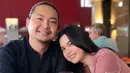 Belum lama ini, Sinta mengungkap kisah awal viralnya lagu Keong Racun melalui laman TikTok-nya. Ia mengungkapnya setelah 12 tahun berlalu. Ceritanya pun viral dan membuat setiap video TikTok yang ia unggah menjadi fyp. Hal tersebut membuat perjalanan cintanya dengan sang suami juga ikut bikin orang penasaran. (Liputan6.com/IG/@sisisinta)