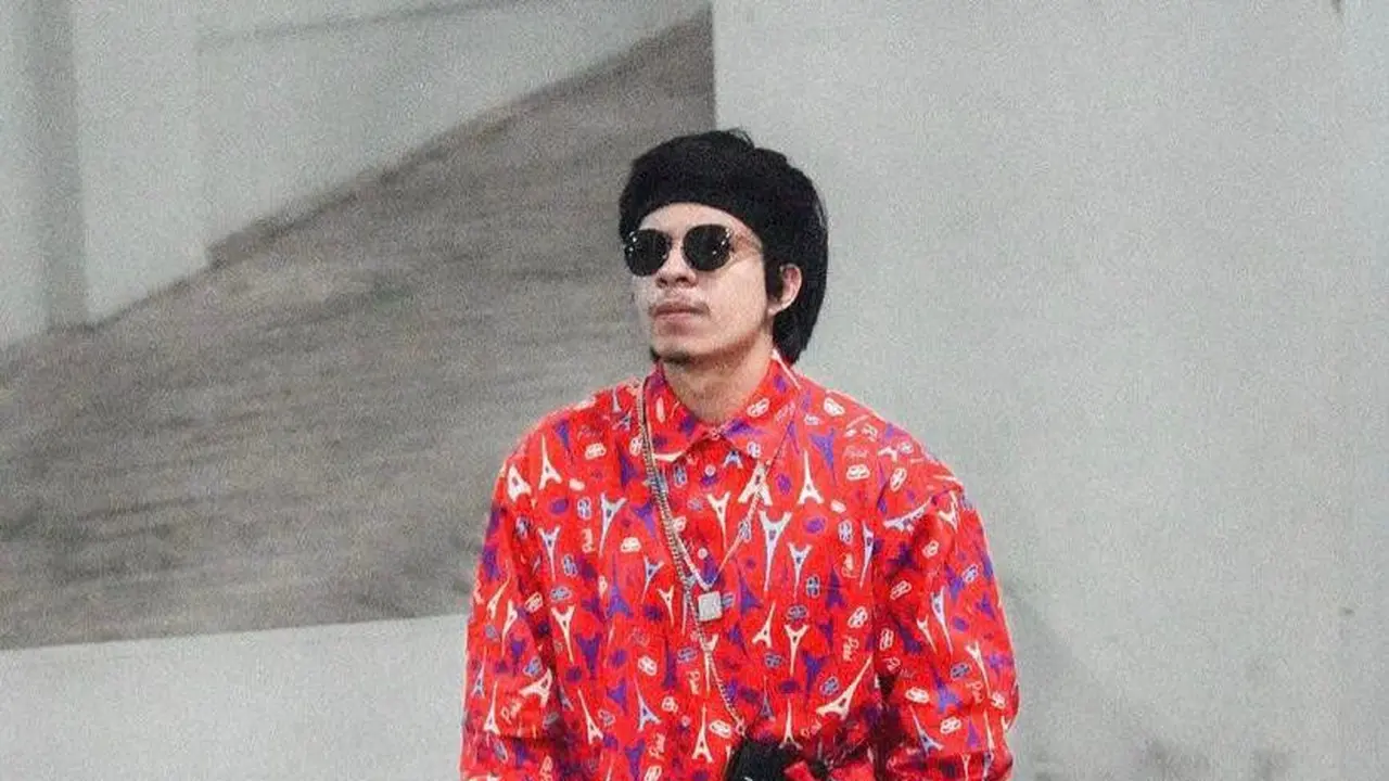 Gaya Atta Halilintar Tenteng Tas Mewah, Bentuknya Disebut Mirip Kotak Bekal