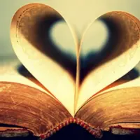 20 Hal yang Harus Dipahami Kamu yang Berpacar Seorang Kutu Buku