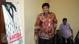 Wagub DKI Jakarta Djarot Saiful Hidayat saat tiba untuk mengikuti rakor dengan pengusaha hotel dan tempat hiburan se Jakarta dan Kepala BNN, Komjen Pol Budi Waseso di Halim Perdanakusuma, Jumat (18/12/2015). (Liputan6.com/Helmi Fithriansyah)