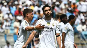 Raul Asencio saat menerima kartu merah ketika Real Madrid mengalahkan Pachuca di Piala Dunia Antarklub 2025. (Paul ELLIS / AFP)