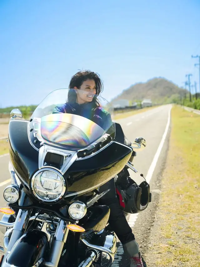 6 Potret Duma Riris Pertama Kali Ikut Touring Bareng Judika, Seru Keliling NTB