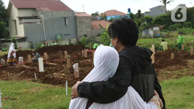 Hari Ketiga, TPU Srengseng Sawah Digunakan untuk Pemakaman Jenazah dengan Protokol COVID-19
