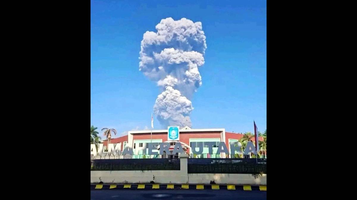 Gunung Dukono Erupsi: Tiga Pendaki Tewas, Puluhan Terjebak