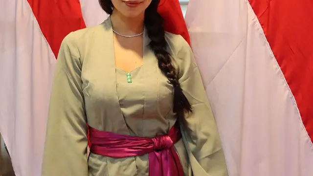 Potret Estelle Linden dalam Balutan Kebaya, Resmi Jadi Warga Negara Indonesia
