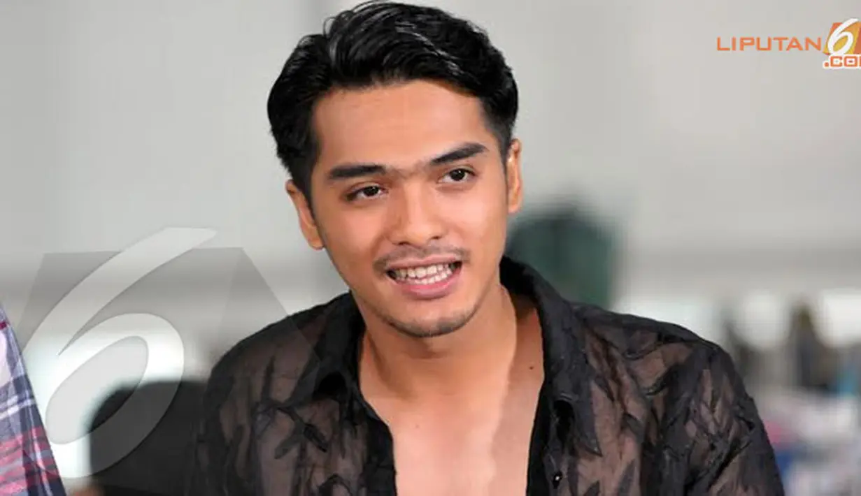 [FOTO] Ini Dia Baju Transparan Ricky Harun - Foto Liputan6.com