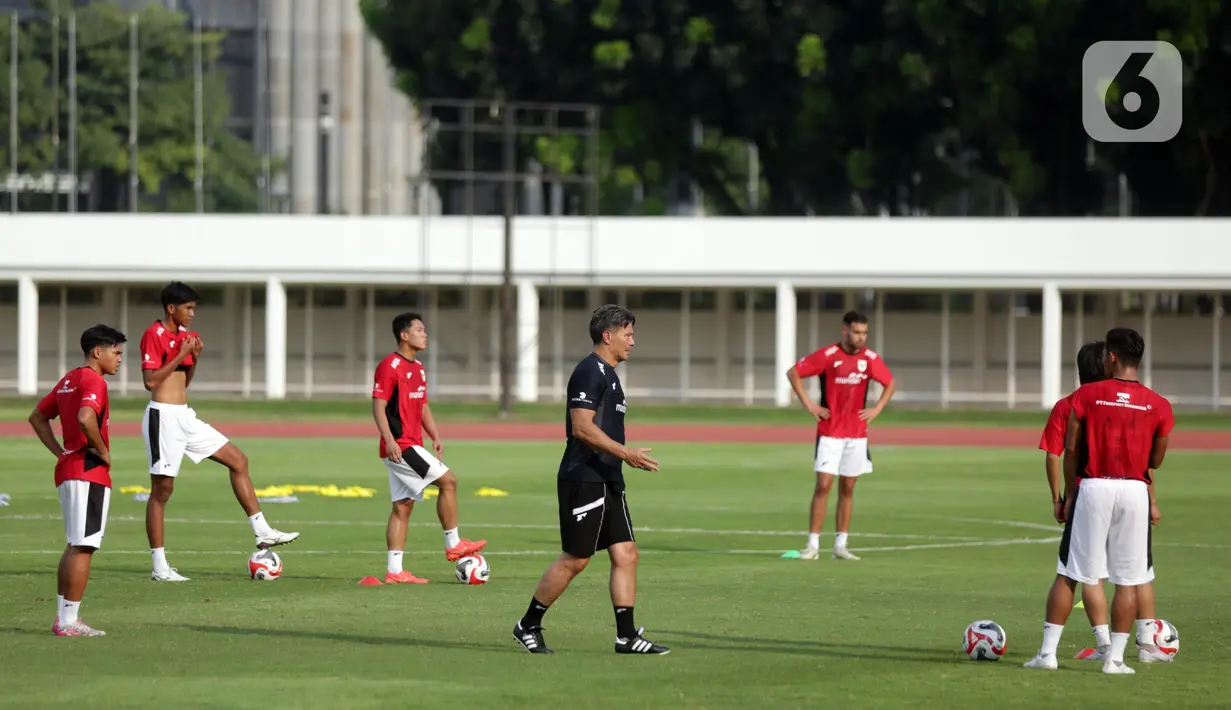 Dari total 30 nama yang dipanggil pelatih Gerald Vanenburg, sebanyak 28 pemain hadir dan mengikuti sesi latihan perdana ini. (Liputan6.com/Helmi Fithriansyah)