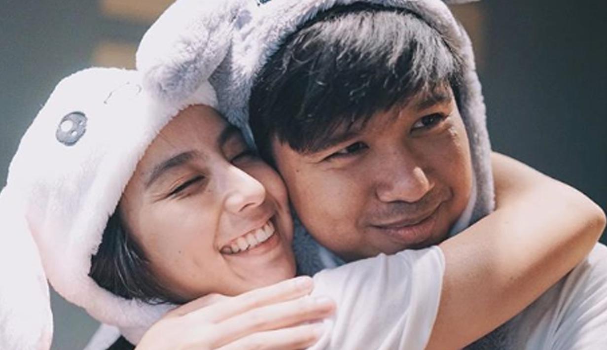 Mengenakan bunny hat, Jojo dan Clairine semakin terlihat menggemaskan, ya?  (Liputan6.com/IG/clairineclay)