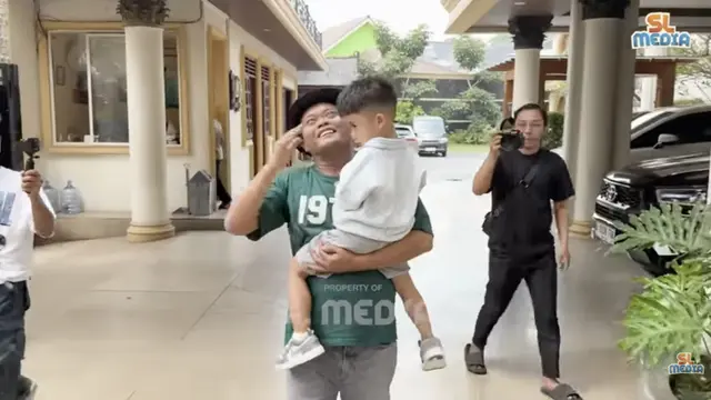 Potret Fasad Depan Rumah Sule