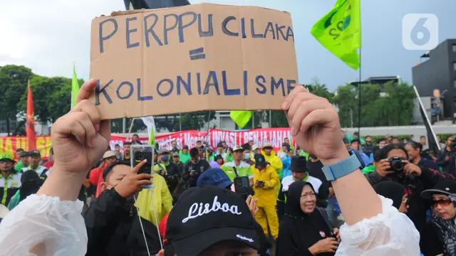Demo Menolak Perppu Cipta Kerja
