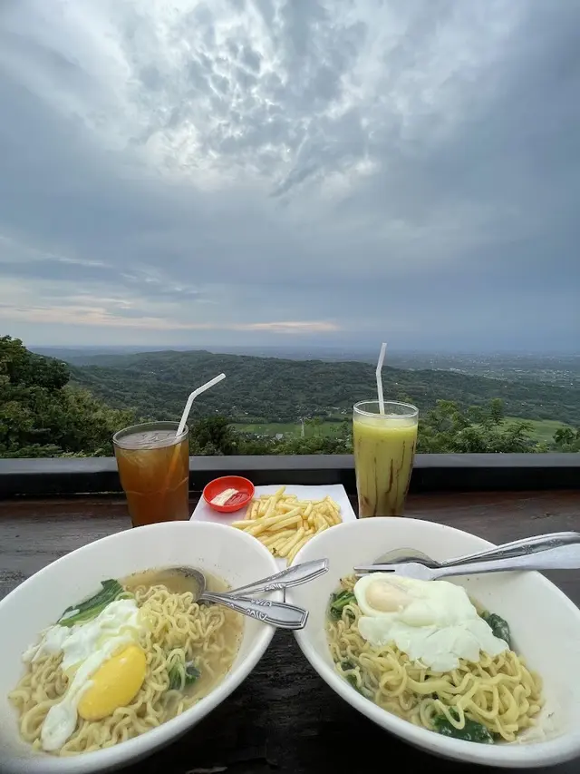 Rekomendasi Tempat Makan Dekat HeHa Sky View