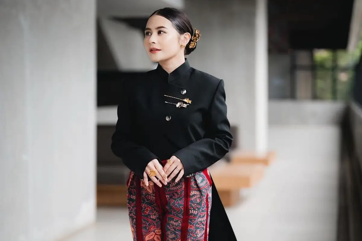 Inspirasi Modifikasi Kebaya ala Artis