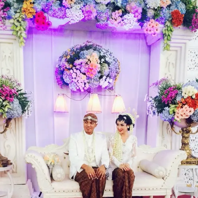 Rayakan Anniversary ke-7, Ini 6 Potret Lawas Pernikahan Uut Permatasari
