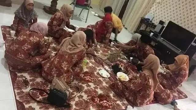 6 Outfit Keluarga saat Lebaran Ini Unik, Bikin Tepuk Jidat