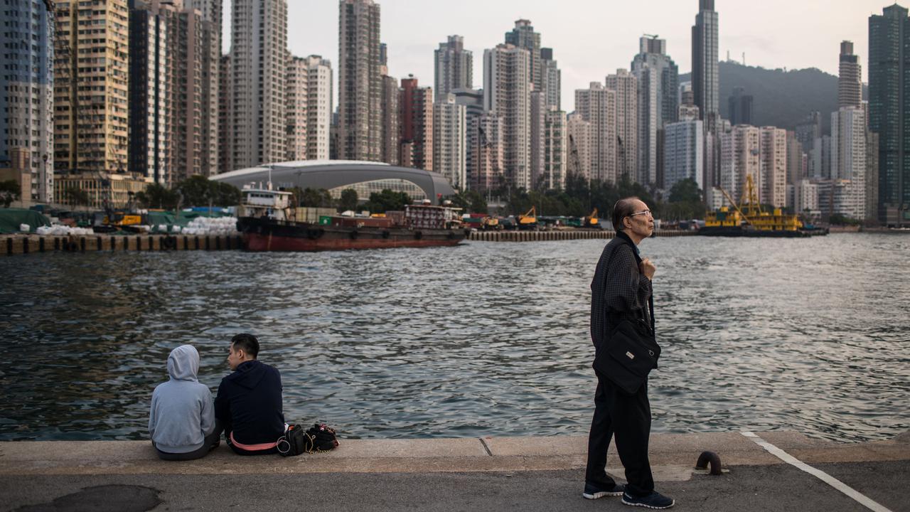 Menikmati Suasana Dermaga Pelabuhan Victoria di Hong Kong