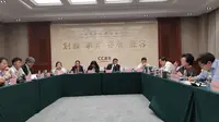 Diskusi singkat dengan perwakilan dari China Center for International Economic Exchanges di Beijing. (Liputan6.com/Tanti Yulianingsih)