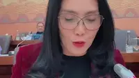 Rieke Diah Pitaloka di Rapat Dengar Pendapat Komisi VI DPR RI dengan Kementerian Koperasi, yang juga dihadiri Menteri Koperasi, sekaligus eks Menkominfo, Budi Arie. (dok. Instagram @riekediahp/https://www.instagram.com/p/DCBOnrySb4J/)