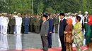 Wakil Presiden Jusuf Kalla memimpin upacara peringatan Hari Pahlawan Nasional di Taman Makam Pahlawan Kalibata, Jakarta, Senin (10/11/2014)(Liputan6.com/Johan Tallo)