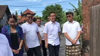 Menteri Kesehatan (Menkes) Budi Gunadi Sadikin meninjau lokasi peresmian Starlink yang berlokasi di Kantor Puskesmas Pembantu Sumerta Kelod, Jalan Muh Yamin VIII, Kota Denpasar Bali. (dok: Humas)