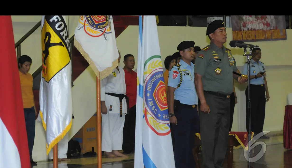 Panglima TNI Jenderal TNI Dr. Moeldoko saat membuka Kejuaraan Nasional (Kejurnas) Karate Panglima TNI III di GOR Ahmad Yani Mabes TNI Cilangkap, Jakarta, Kamis (15/1/2015). (Liputan6.com/Herman Zakharia)