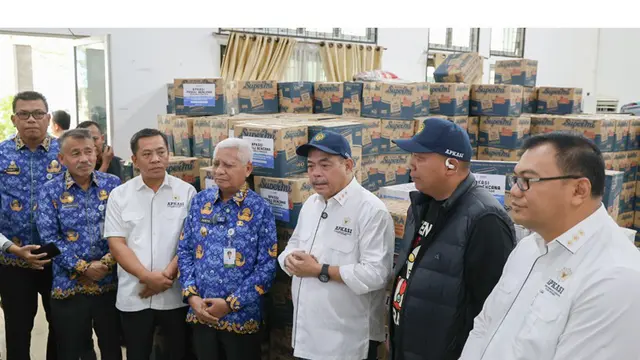 Asosiasi Pemerintah Kabupaten Seluruh Indonesia atau Apkasi menyalurkan bantuan kemanusiaan bagi korban bencana Sumatera.