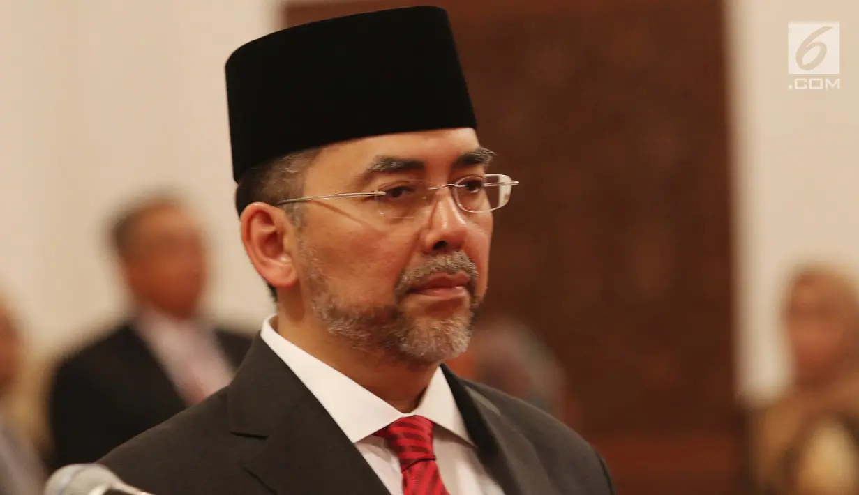 Arto Suryodipuro saat dilantik sebagai Duta Besar RI untuk India di Istana Negara, Jakarta, Kamis (18/5). Para duta besar ini dilantik berdasarkan Keputusan Presiden Nomor 57 P Tahun 2017 tentang. (Liputan6.com/Angga Yuniar)