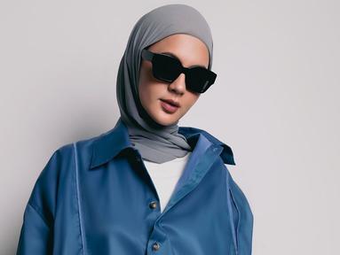 Usai menjalani umroh pada Maret 2024 lalu, penampilan Paula Verhoeven memang tampak berbeda. Dirinya kini terlihat mantap memakai hijab di berbagai kegiatan. (Liputan6.com/IG/@paula_verhoeven)
