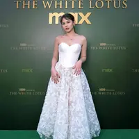 Vanesha Prescilla mencuri perhatian dengan pesona bak pengantin dalam gaun elegan berwarna putih. [@vaneshaass].