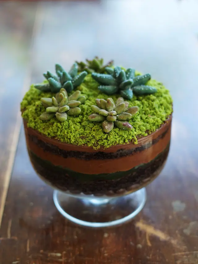 Kue unik menyerupai bentuk tanaman sayang untuk di makan