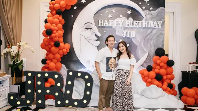 Potret Momen Ulang Tahun Jordi Onsu Ke-28, Bertema Hutan dan Safari. (Sumber: Instagram/jordionsu dan Instagram/frisllyherlind)