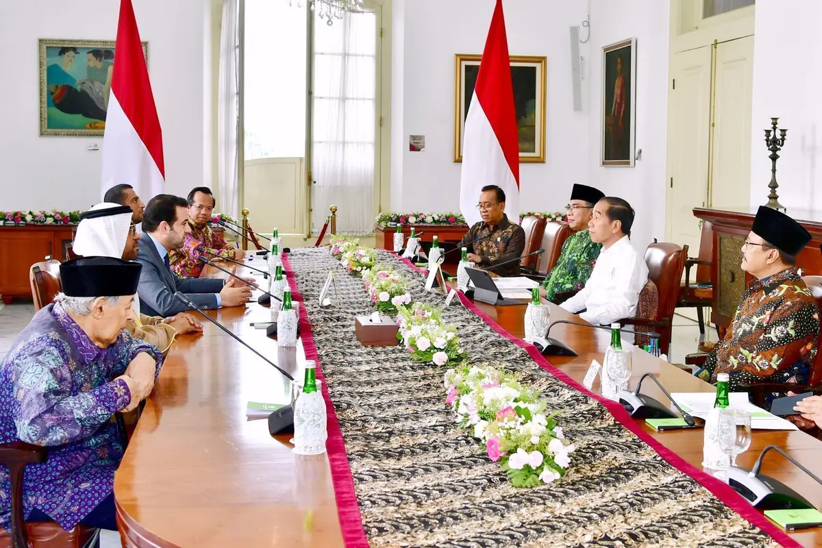 Jokowi saat menerima Sekretaris Jenderal Majelis Hukama Muslimin (Sekjen MHM) Konselor Muhammed Abdelsalam
