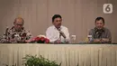 Menko PMK Muhadjir Effendi , Menkominfo Johnny G Plate dan Menteri Kesehatan Terawan Agus Putranto mengikuti acara forum pimred di Jakarta, Selasa (3/3/2020). Acara membahas permasalahan aktual yang terjadi di Indonesia salah satunya terkait virus corona COVID-19. (Liputan6.com/Faizal Fanani)