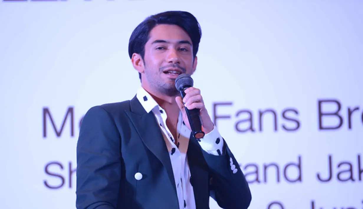 Reza Rahadian pun juga mengutarakan pendapatnya soal PILKADA DKI Jakarta yang sempat ramai adanya pro kontra karena perbedaan pilihan. (Nurwahyunan/Bintang.com)