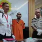 Polisi menunjukkan kunci mobil box yang dijadikan barang bukti kejahatan Kelompok Medan. (Liputan6.com/M syukur)