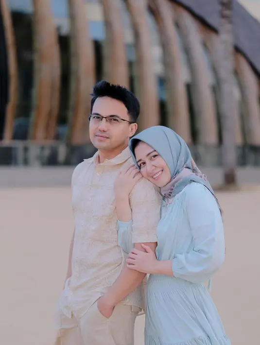 Dalam keterangan foto yang disematkan, Dine juga menuliskan soal ketetapan hidup. Dari mulai lahir hingga jodoh yang telah digariskan. [Instagram/dine.pearl]