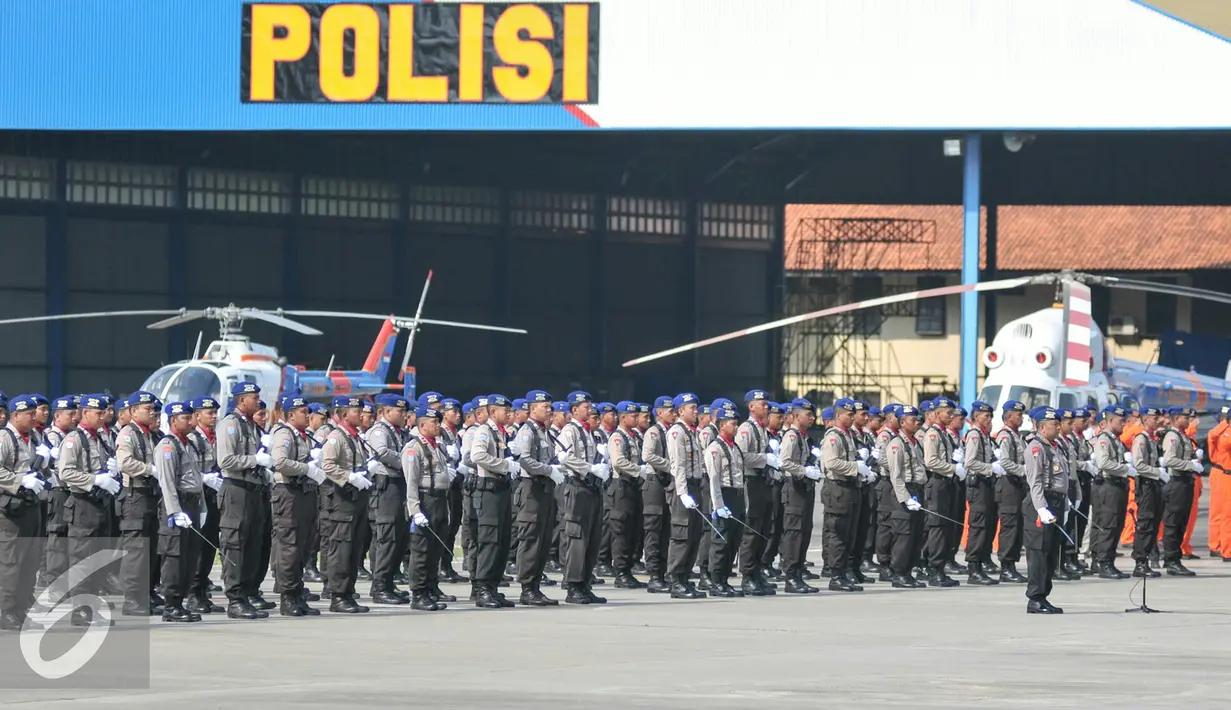 Barisan pasukan kepolisian saat upacara HUT Pol Airud ke-65 di Ditpoludara, Pondok Cabe, Tangerang Selatan, Selasa (1/12). (Liputan6.com/Yoppy Renato)