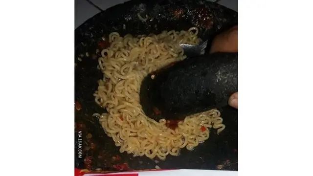 6 Cara Masak Mi Instan Nyeleneh Banget, Bikin Tepuk Jidat