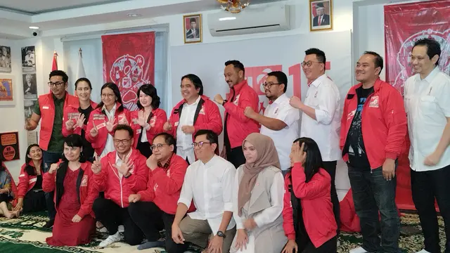 Pakar komunikasi dan pegiat media sosial Ade Armando resmi bergabung sebagai kader baru Partai Solidaritas Indonesia (PSI).