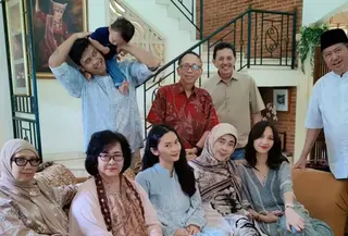 Sheila Dara saat Rayakan Lebaran 2026 Bersama Keluarga Vidi Aldiano. [@v8harrykiss]