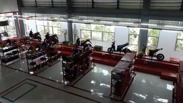 Produksi motor listrik Gesits (Menristekdikti)