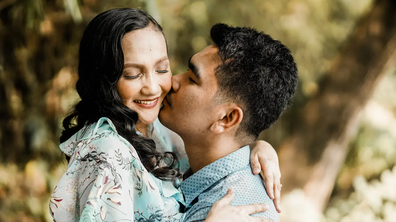 pasangan cinta bahagia