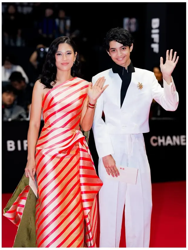 6 Gaya Dian Sastro dan Nicholas Saputra di Busan International Film Festival 2025
