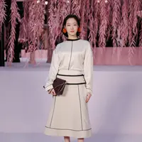 Tampilan Kim Go Eun saat Hadir di Fashion Show Haute Couture Chanel Paris. [Dok. Chanel]