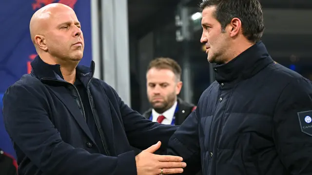 Arne Slot dan Cristian Chivu