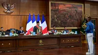 Momen Prabowo dan Macron Makan Siang Bersama Taruna Akmil Magelang