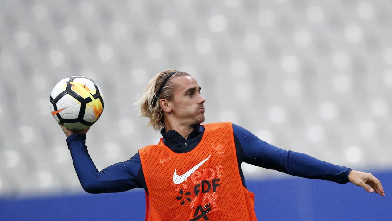 Batal membeli Antoine Griezmann, Manchester United (MU) membeli Romelu Lukaku pada bursa transfer 2017. (AP/Christophe Ena)