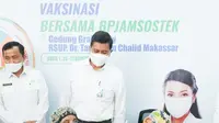 Direktur Utama BPJAMSOSTEK Anggoro Eko Cahyo meninjau langsung proses vaksinasi tahap pertama di RSUP Dr. Tadjuddin Chalid Makassar, Rabu (25/8).