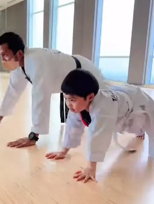 Raphael Moeis, anak Sandra Dewi, rajin latihan taekwondo (Instagram/sandradewi88)