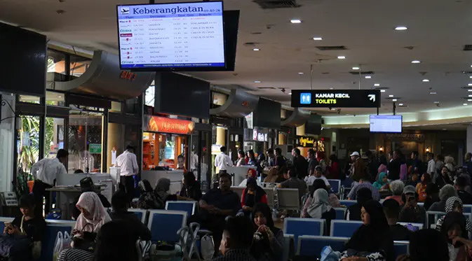 Jumlah penumpang di Bandara Adisutjipto terus meningkat setiap tahunnya. Tahun 2017 lalu jumlahnya lebih dari 7,8 juta penumpang.